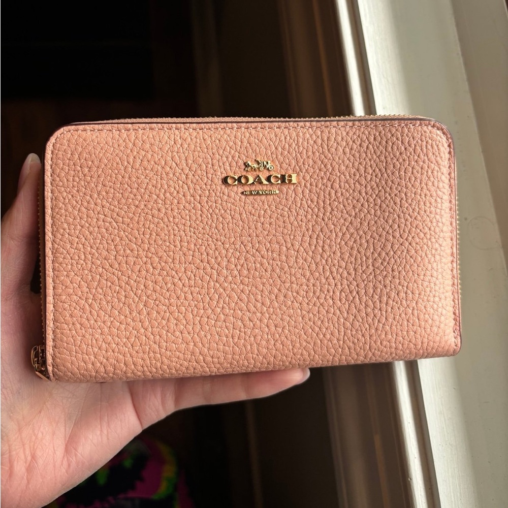 Coach Women's Shell Pink Medium Zip Leather Wallet NWT
